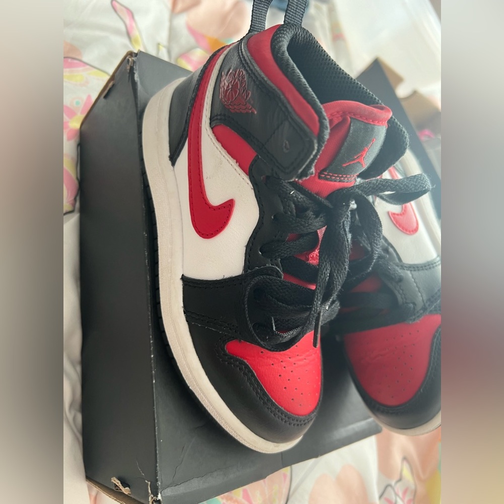 Jordan 1 Mid. Worn Twice sz 11c